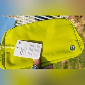 Lululemon  Everywhere Belt Bag 1L Daisy Glow( yellowish/greenish color)